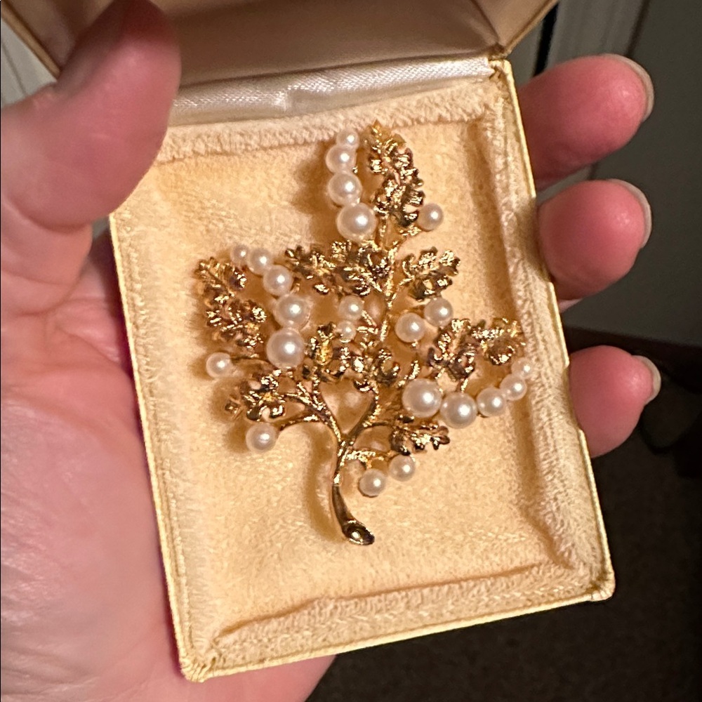 Vintage gold tone Napier brooch with tree & faux pearls - Picture 11 of 14